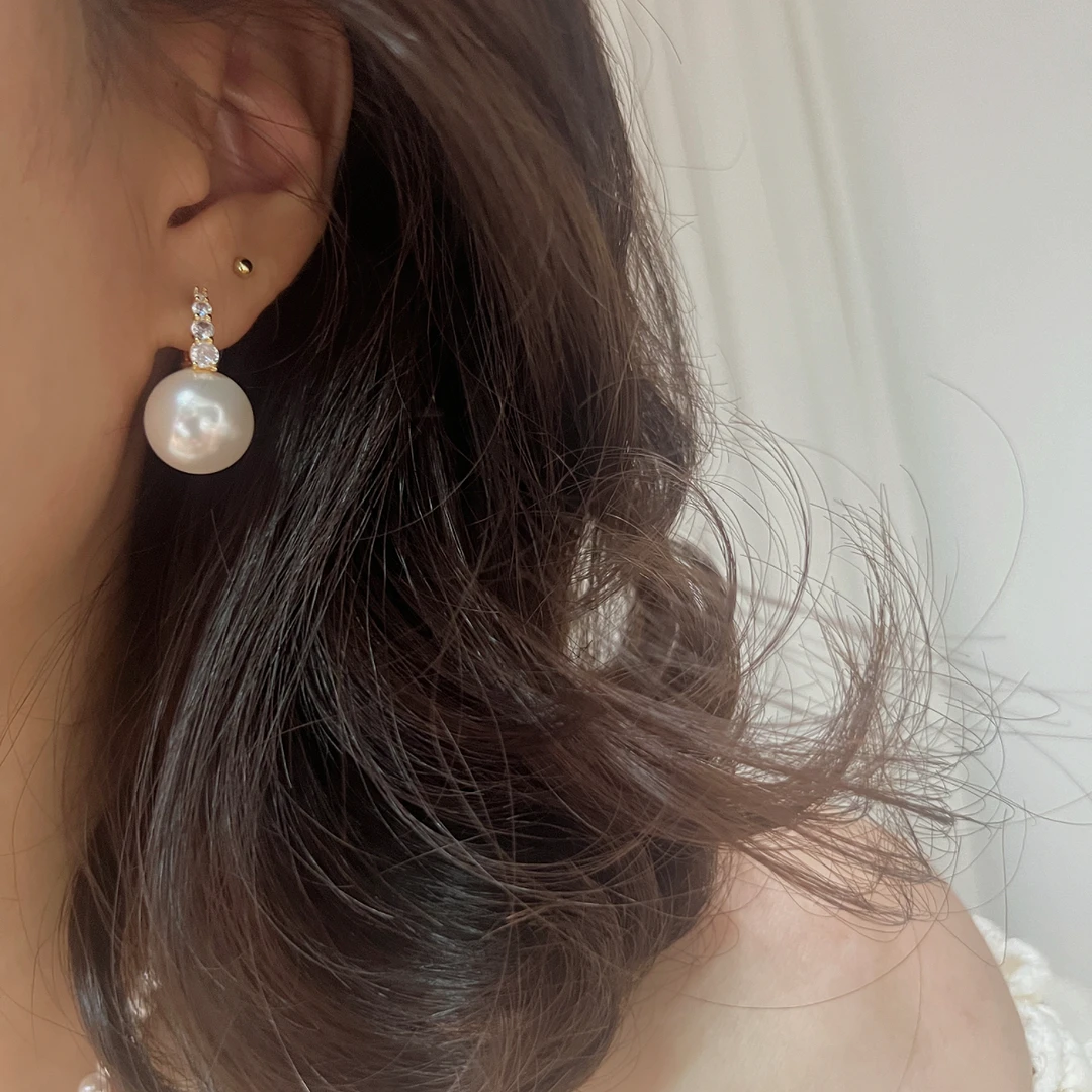 铜合金耳饰 2023新款精致大珠耳扣百搭法式白色简约气质耳饰