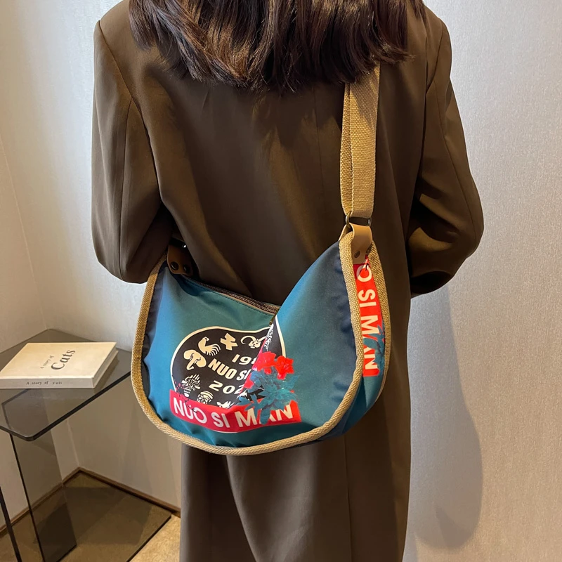 国潮包包女2025新款斜挎包帆布包女单肩学生潮牌休闲民族风饺子包