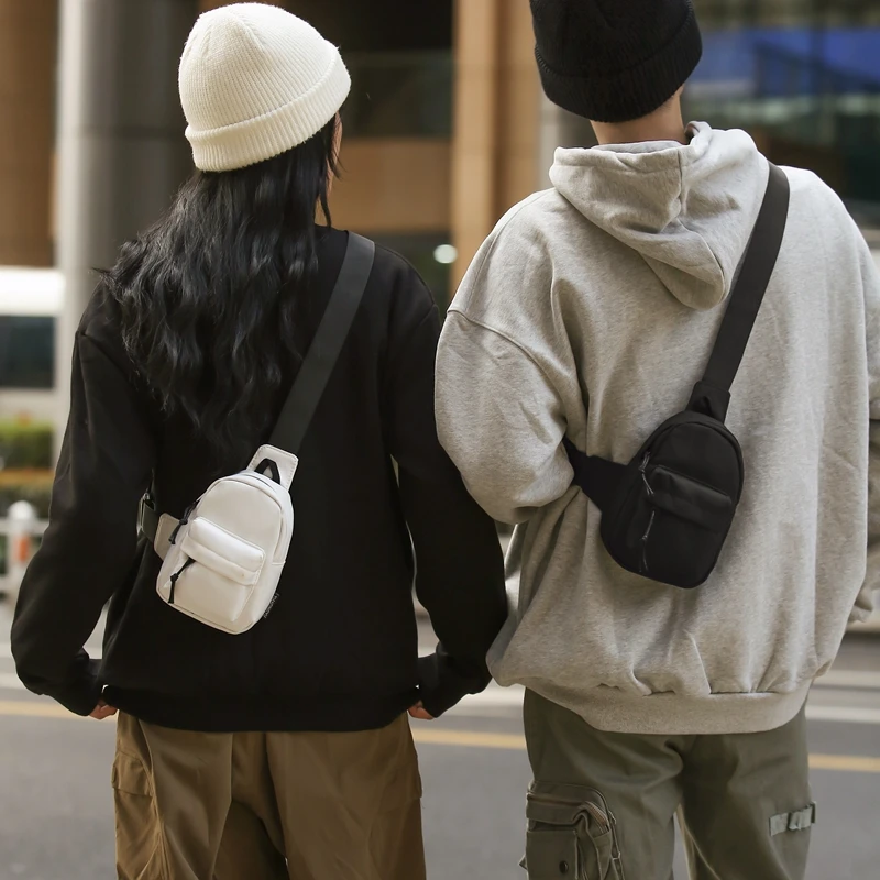 男士胸包潮流ins日系小挎包个性时尚潮牌斜挎包男休闲迷你手机包