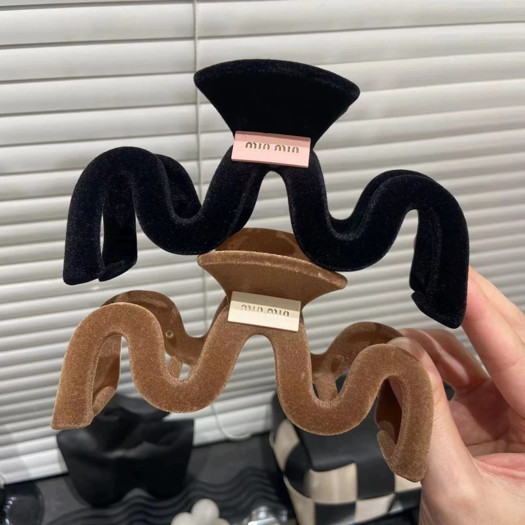 秋冬黑色植绒波浪纹14CMc超大抓夹气质小香温柔简约日常百搭E2567