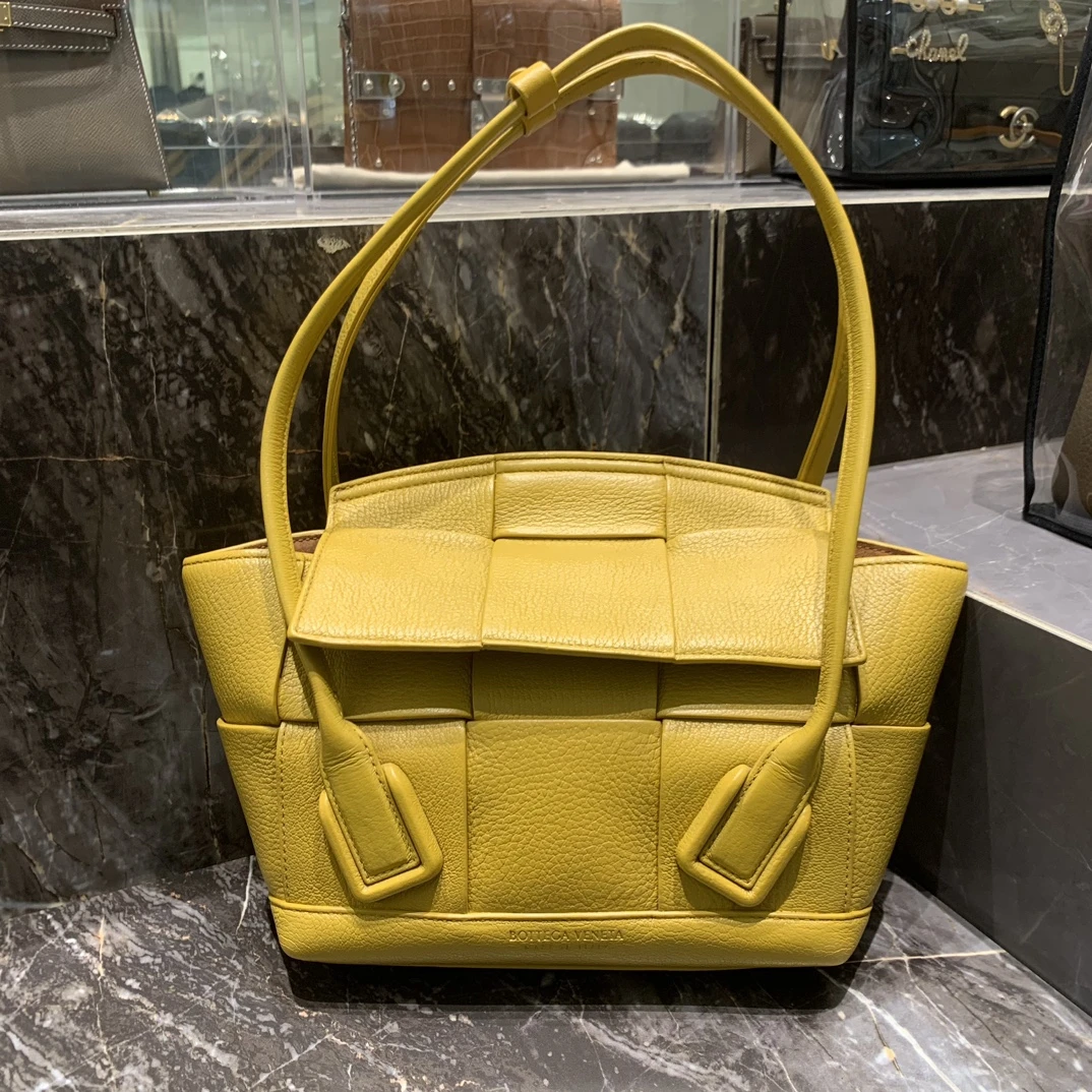 95新 BOTTEGA VENETA/葆蝶家 bottega 姜黄色手提包/98新/NB8986