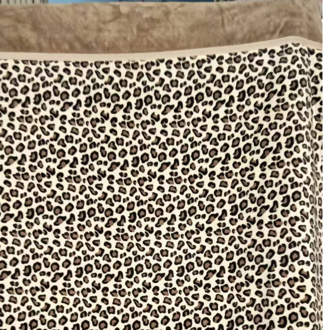 豹纹1.5*2.0米双面牛奶绒被子