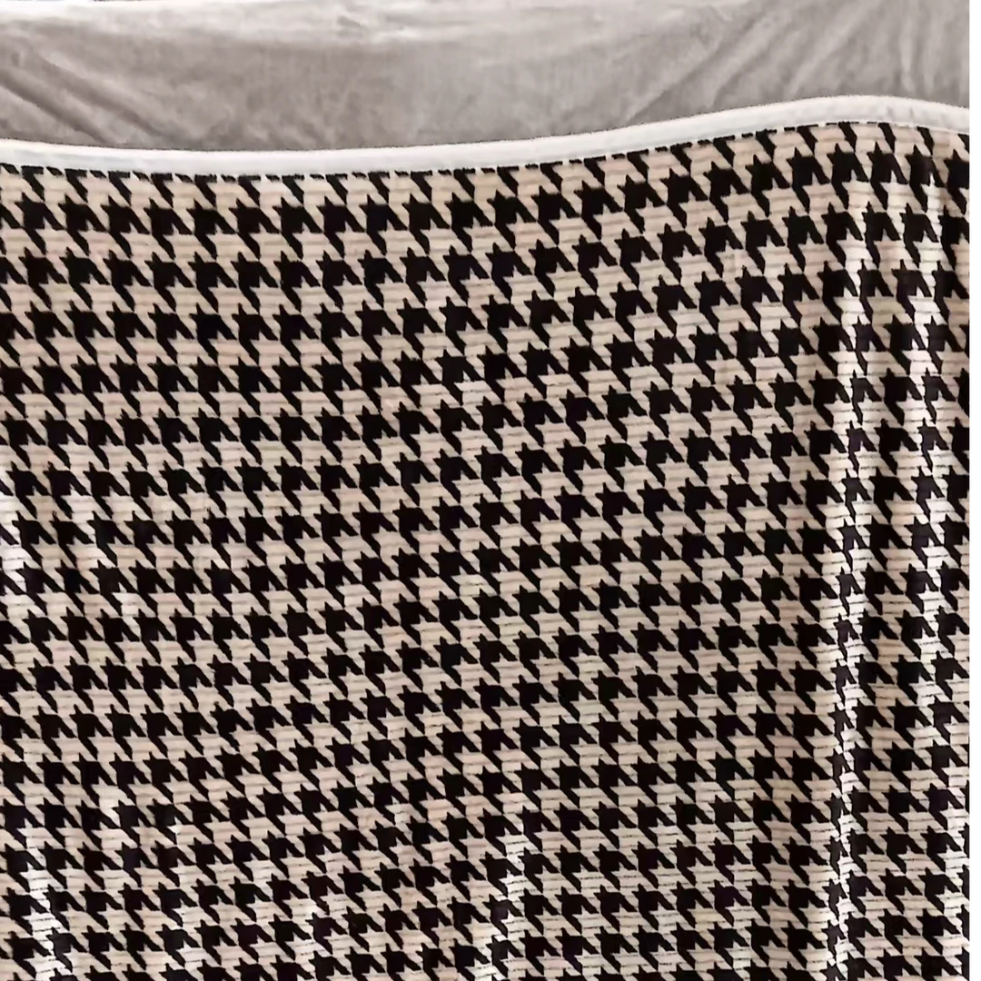 黑色千鸟格2.0×2.3米双面牛奶绒被子