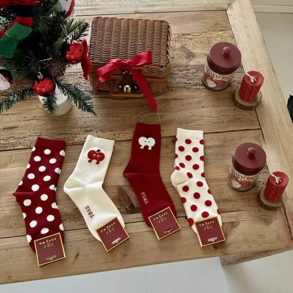 【4双装】 ins氛围感"美丽无边"圣诞苹果圆点植绒袜-448 ZS