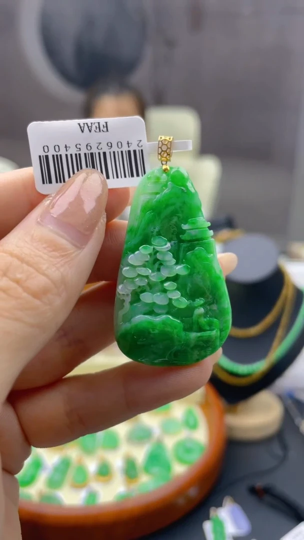 【闪购商品】翡翠吊坠(不含链)18K金镶嵌缅甸翡翠A货 包邮
