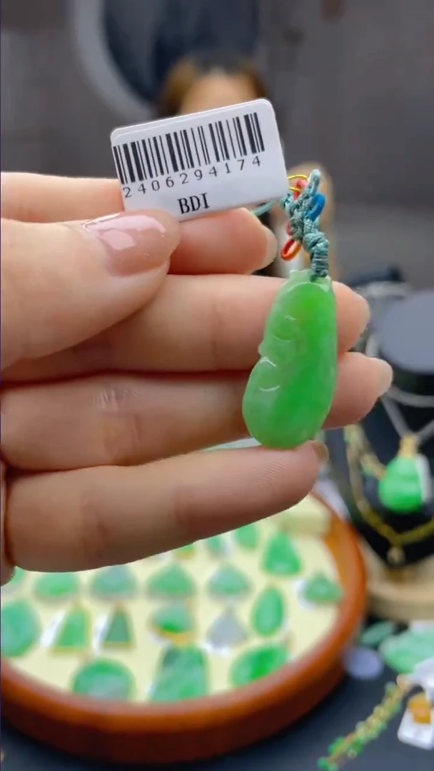 【闪购商品】翡翠颈饰未镶嵌天然缅甸A货翡翠 包邮 多样性发一