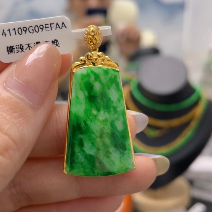 翡翠吊坠(不含链)18K金镶嵌