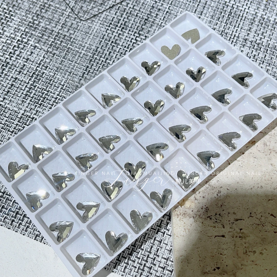 静儿美甲新款V型爱心钻