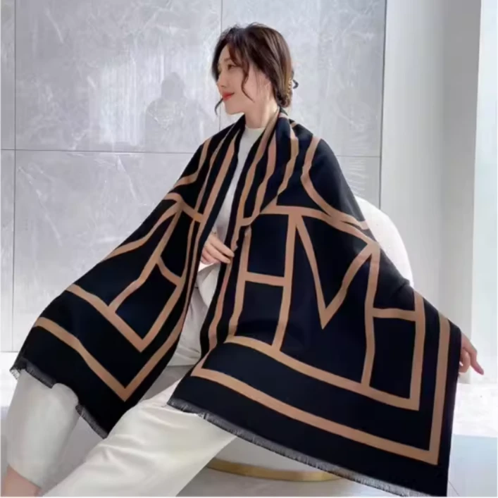 披肩女外搭加厚长款韩版羊绒围巾女士双面空调房两用保暖百搭披风
