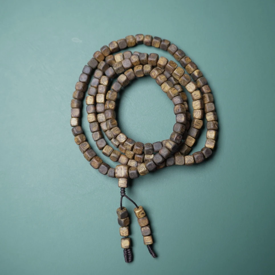 C18海南沉香莺歌绿棋楠四方珠95沉多圈文玩手串多样性，发一条