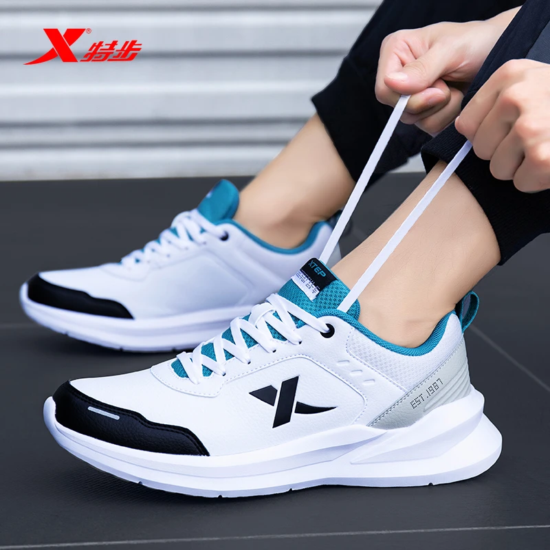 特步男鞋冬季休闲鞋男款跑步鞋皮面防水鞋子减震官方正品运动鞋男