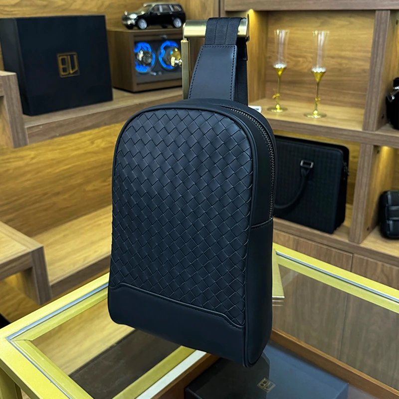 BV头层胎牛皮纯手工编织编织男包男单肩斜挎包胸包新款真皮大容量