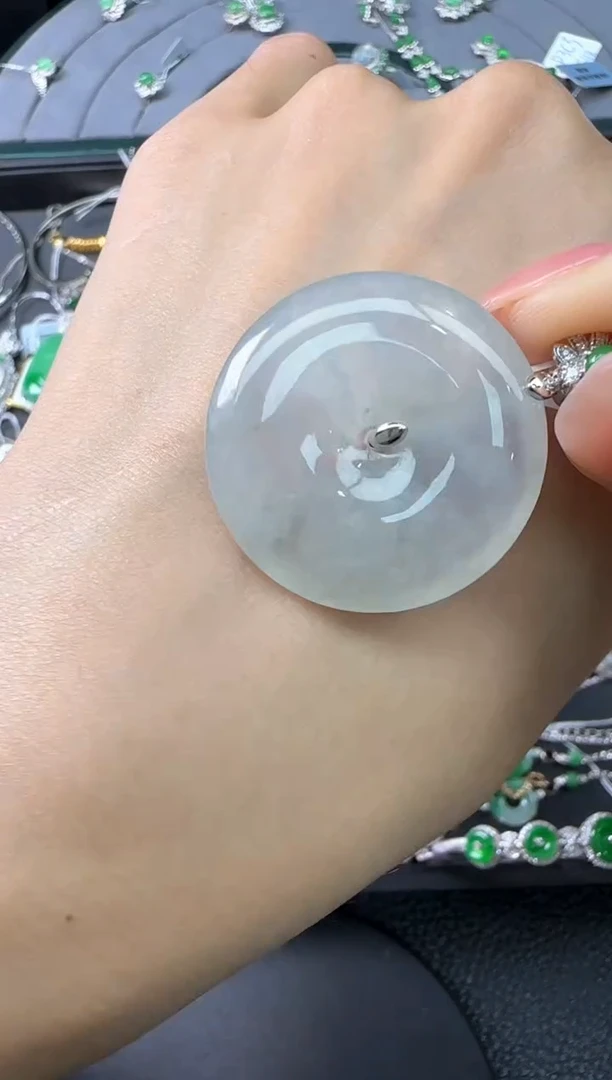 【闪购商品】翡翠颈饰18K金镶嵌珠宝玉石S