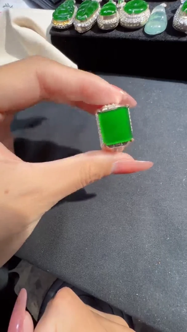 【闪购商品】定制翡翠未镶嵌马鞍1