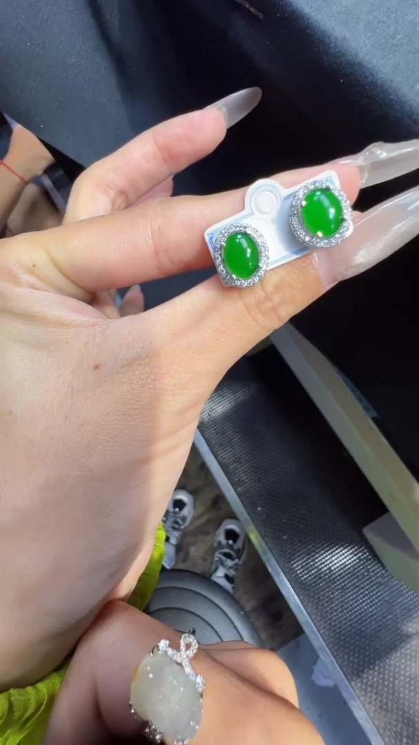 【闪购商品】定制翡翠未镶嵌耳钉1
