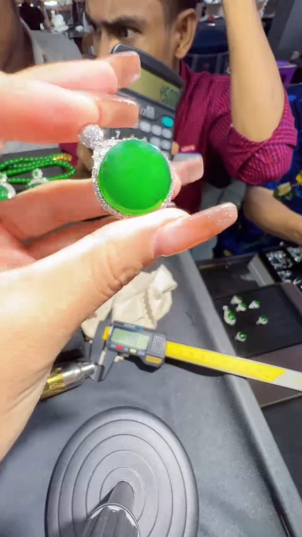 【闪购商品】定制翡翠未镶嵌无事牌1