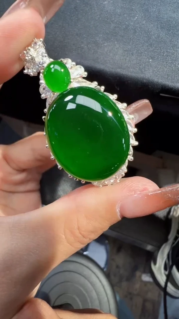 【闪购商品】定制翡翠未镶嵌鸽子蛋1