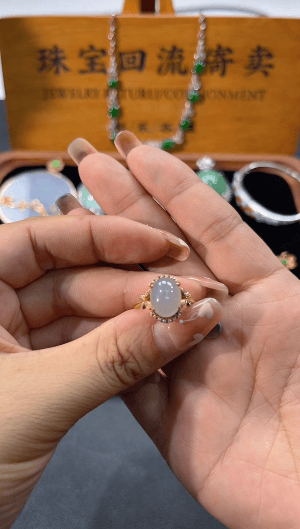 【闪购商品】翡翠戒指18K金镶嵌翡翠