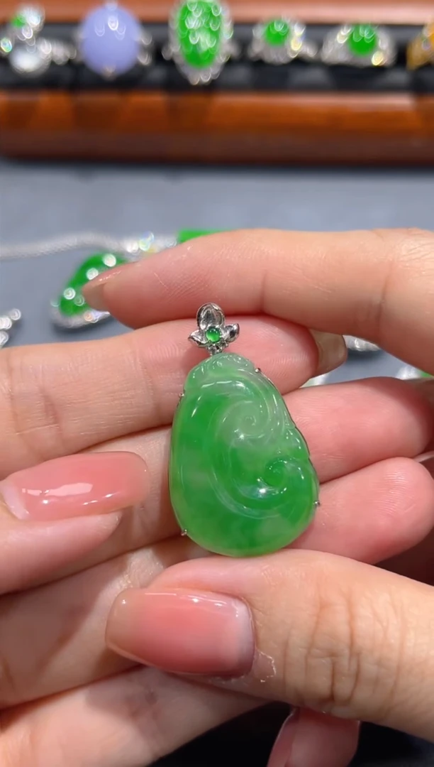 【闪购商品】翡翠吊坠(不含链)18K金镶嵌吊坠