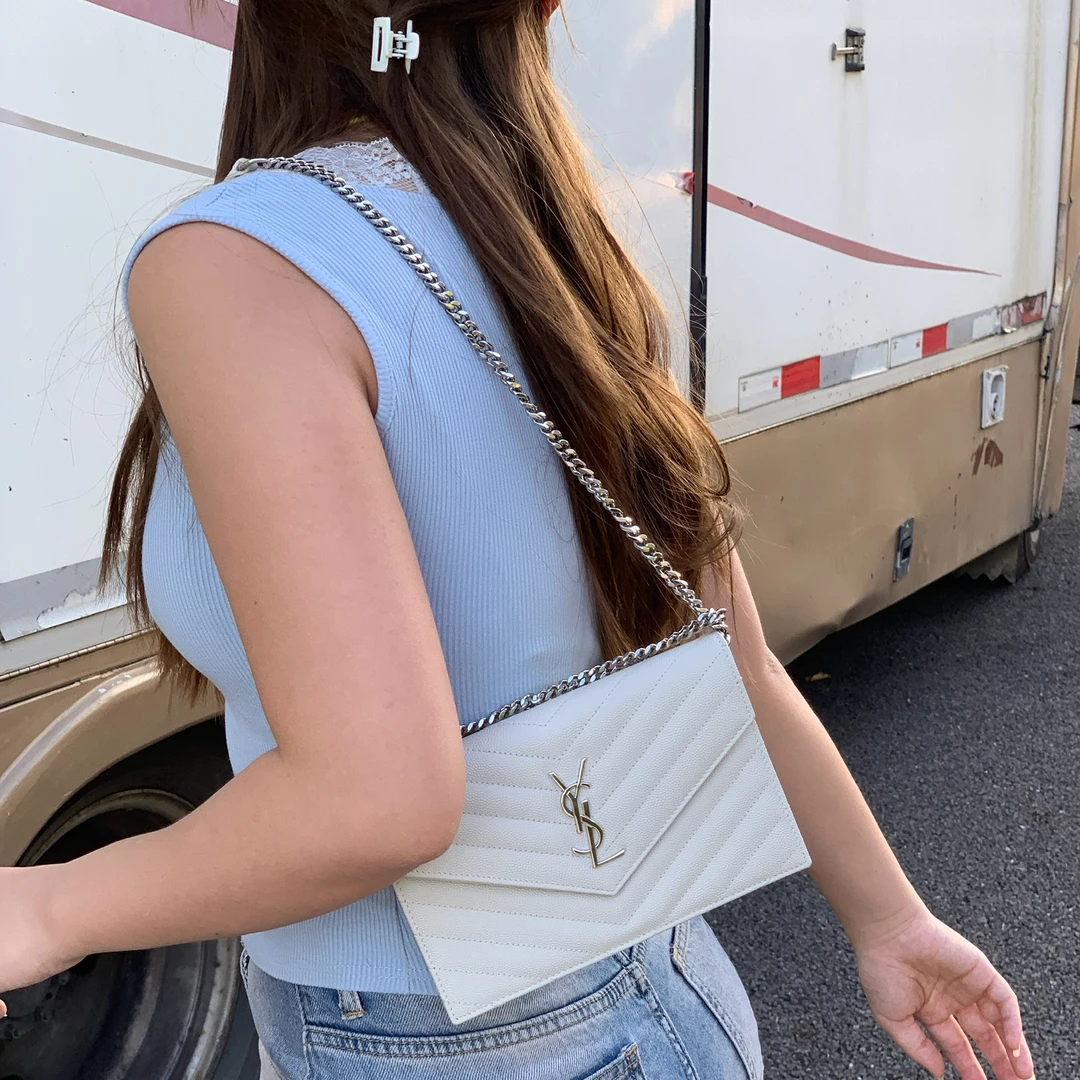 95新 YSL/圣罗兰 鱼子酱白银信封斜挎包时尚链条包小号低长19