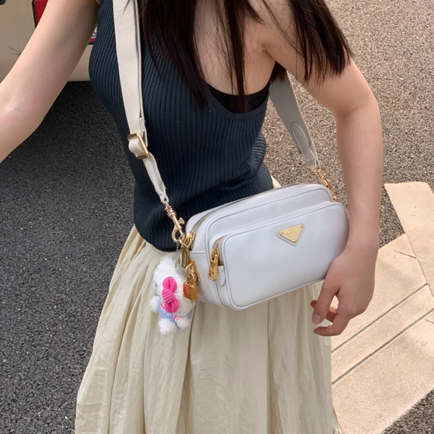 95新 Prada/普拉达 夏日一口价普拉达白金相机斜挎包C