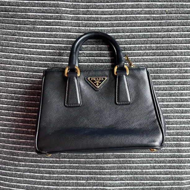 95新 Prada/普拉达 一口价！缺肩带mini杀手黑金包
