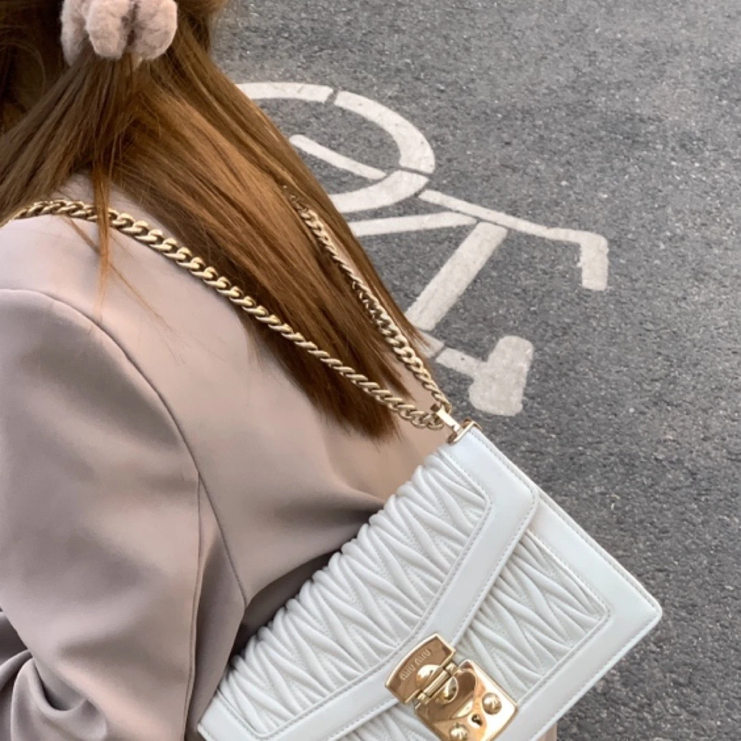 95新 MIU MIU/缪缪 miumiu白金褶皱风琴时尚单肩斜挎包D1720