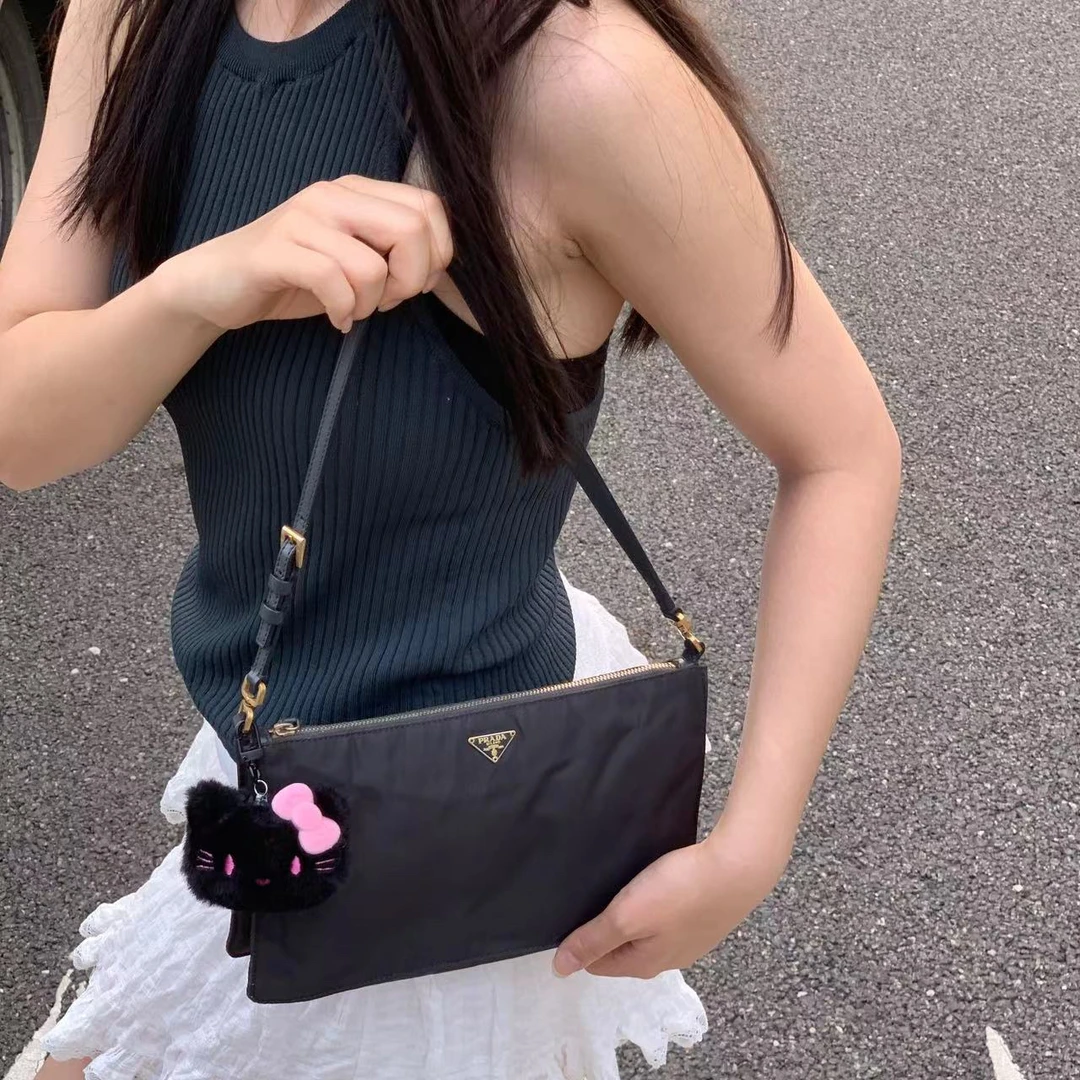95新 Prada/普拉达 黑色降落伞尼龙三角标小麻将手提腋下包