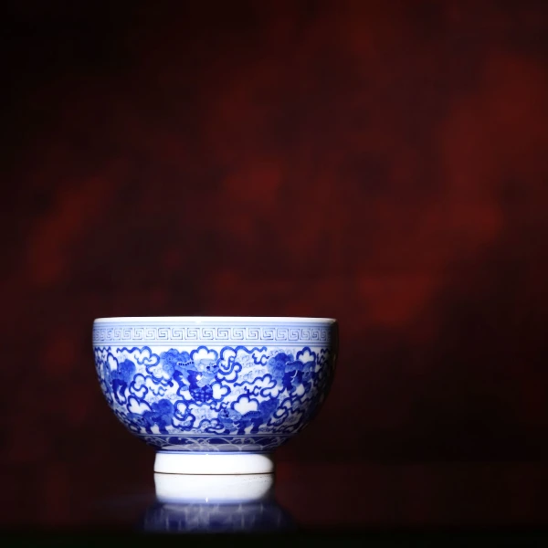 景德镇觉山隐窑 手绘青花瓷器 海水狮纹福碗