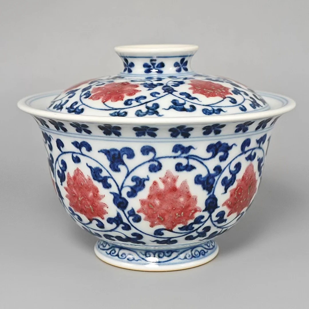 不染山房 青花釉里红缠枝莲盖碗