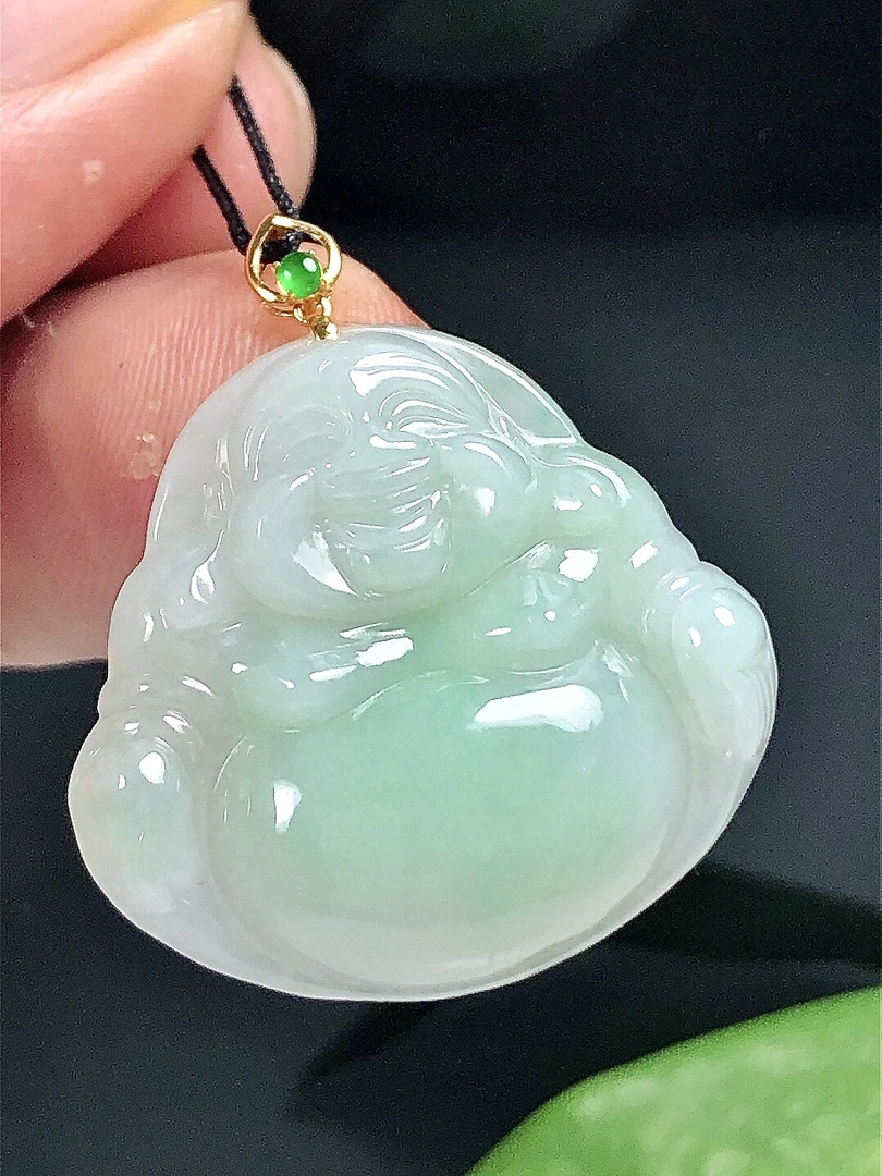 缅甸天然翡翠A货，18K金扣镶嵌佛公吊坠挂件大方、时尚气质精美女士