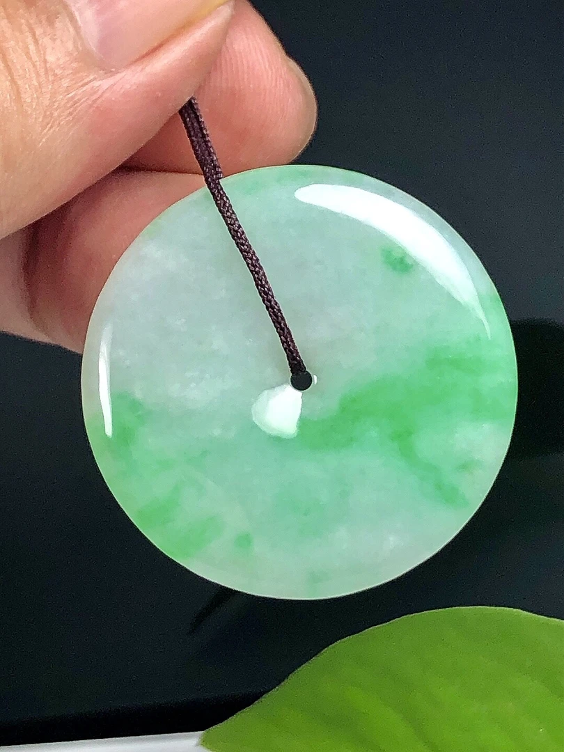 缅甸天然翡翠a货，冰润飘正阳绿吊坠挂件冰阳绿上等平安扣翡翠玉坠