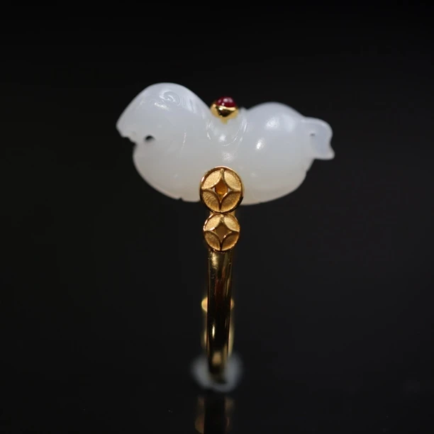 新疆和田玉18K金骏马戒指生肖马苏工