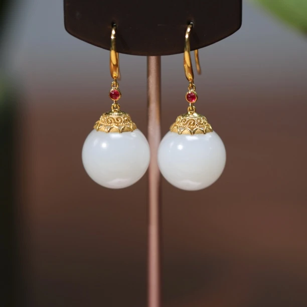 新疆和田玉14mm圆珠耳环耳坠18K金镶嵌温文尔雅