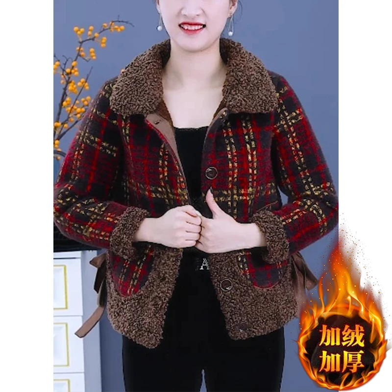 2025年冬季新款加绒加厚格子短款外套女休闲宽松显瘦减龄保暖棉服
