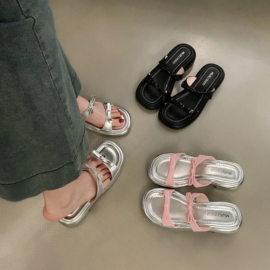 啄木鸟银色一字拖鞋女2024年新款夏季法式小凉拖蝴蝶结仙女凉鞋