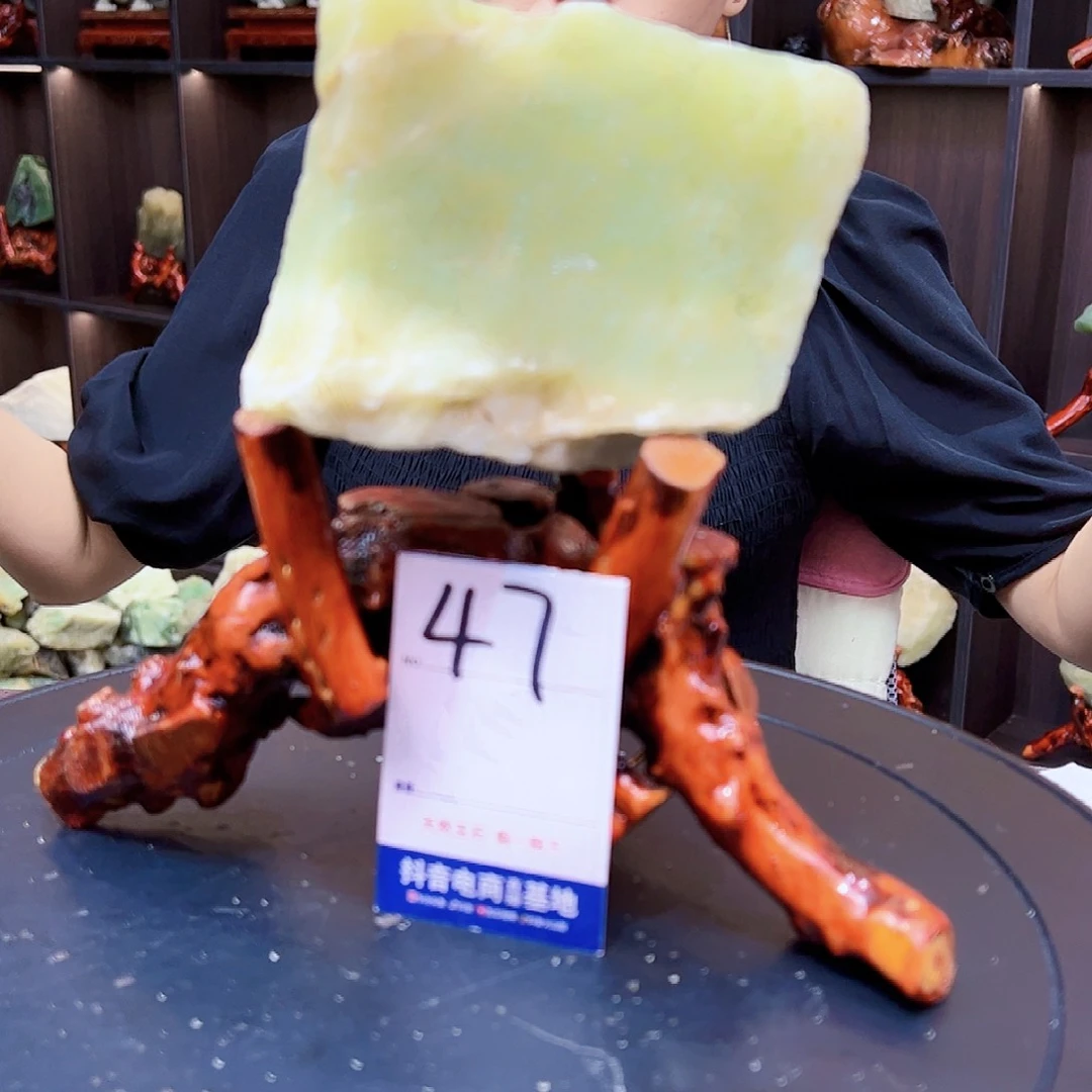 蛇纹石玉原石未镶嵌