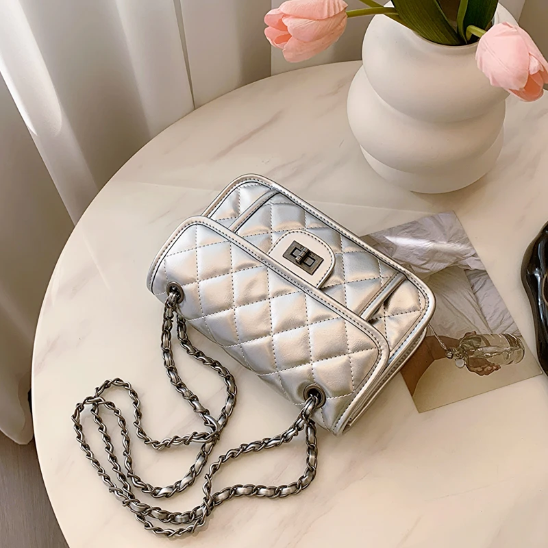 小香风网红洋气百搭包女士显眼单肩肩包水桶大容量挎包链条老人