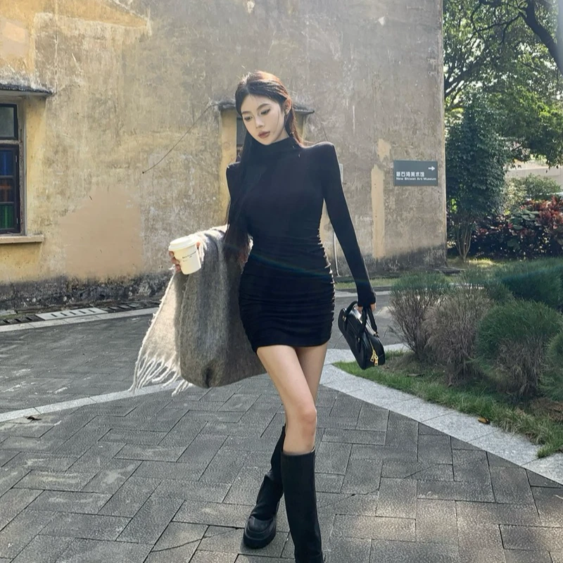 2025新款连衣裙女春季显瘦纯欲设计感辣妹性感针织包臀裙子气质