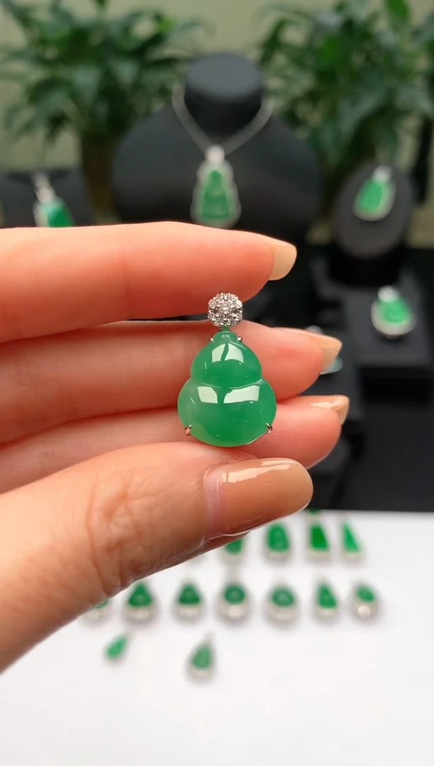 【闪购商品】翡翠颈饰18K金镶嵌葫芦