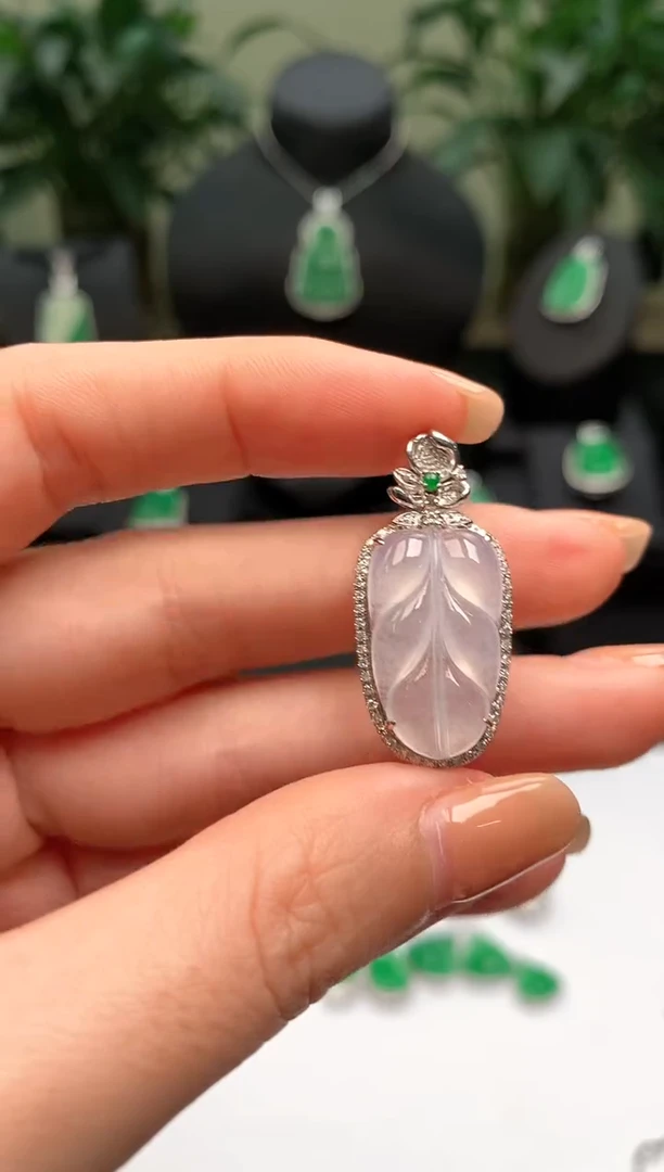 【闪购商品】翡翠颈饰18K金镶嵌叶子