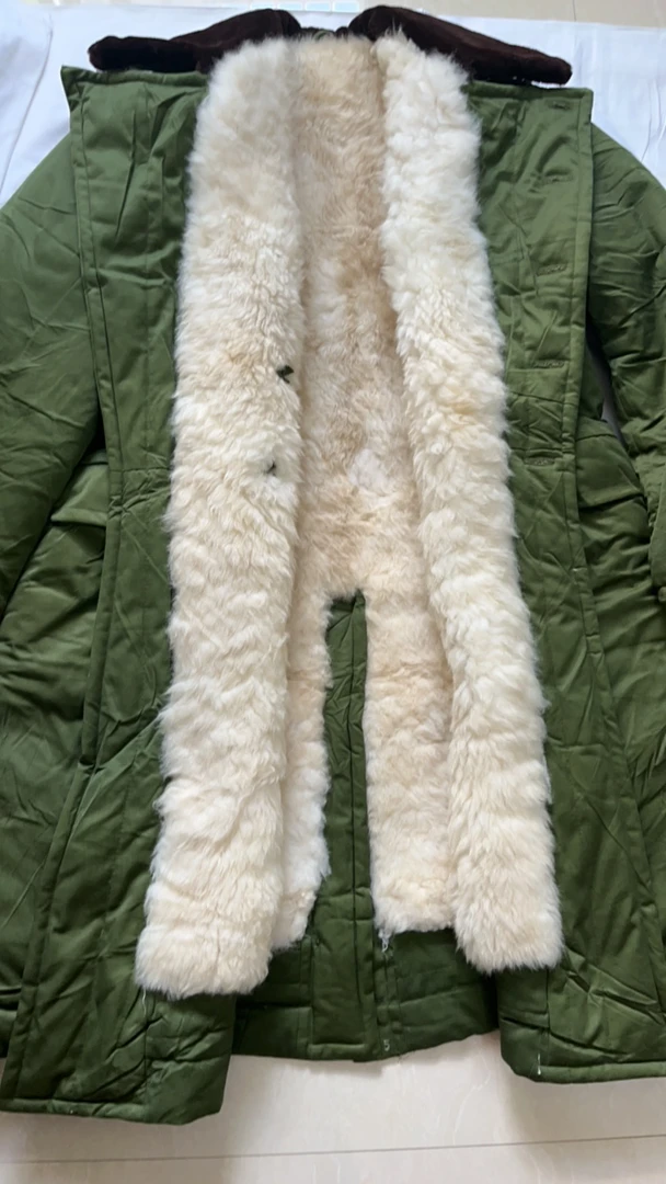 皮毛一体防寒保暖绿色长款毛大衣