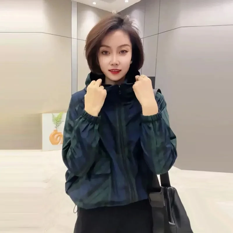 韩系小个子设计感独特超好看百搭深蓝色连帽冲锋衣短外套女装春季