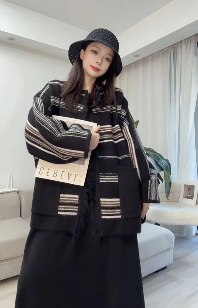 INS风抽象流条纹 立体毛毛流苏无扣设计宽松秋季新款针织开衫