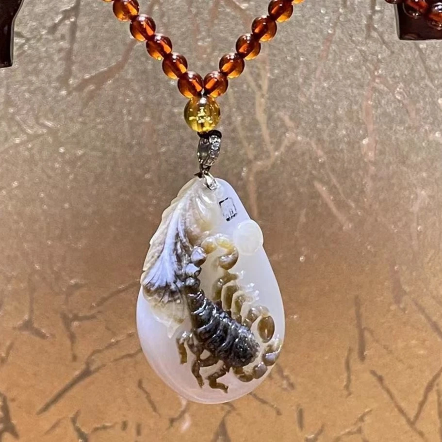 独霸大业和田玉颈饰（巧雕工艺. 精品和田玉）