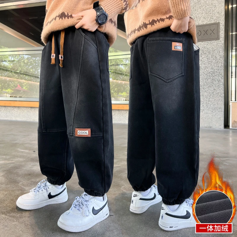 男童加绒牛仔裤2025秋冬新款儿童中大童一体加厚黑色束脚潮牌冬季