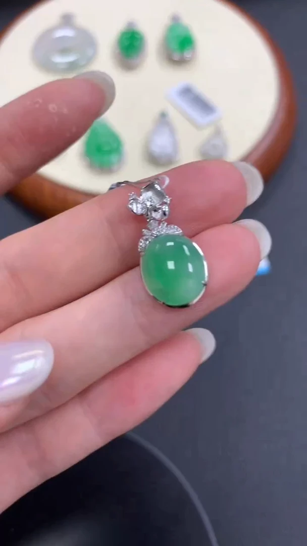 【闪购商品】翡翠吊坠(不含链)18K金镶嵌吊坠ym