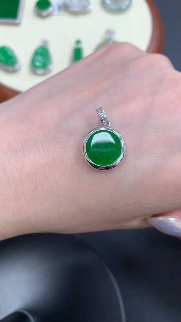 【闪购商品】翡翠吊坠(不含链)18K金镶嵌圆牌吊坠 cyx