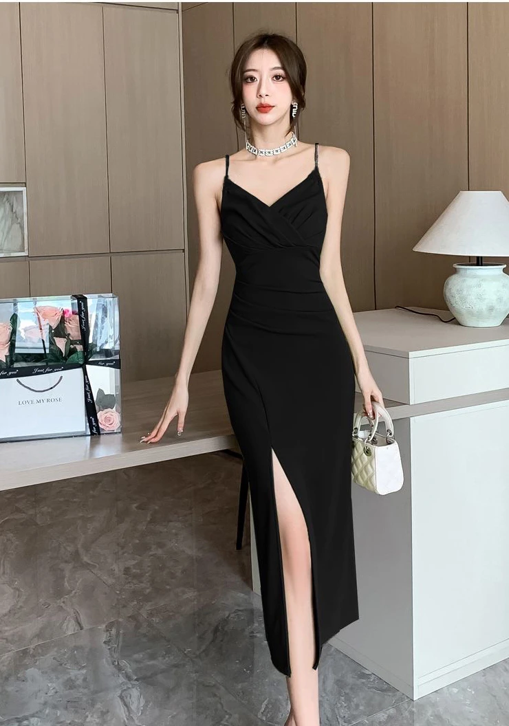 2025新款黑色吊带连衣裙女春夏开叉中长款a字御姐高级感性感辣妹