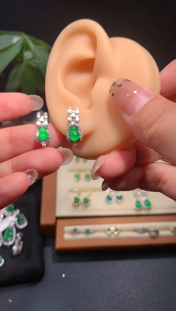 【闪购商品】翡翠耳饰银S925镶嵌耳钉